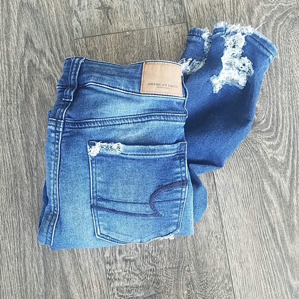 •AMERICAN EAGLE• distressed skinny jeans